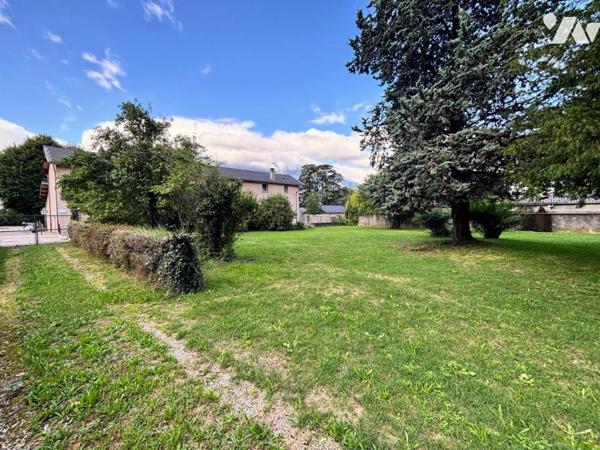 SAINT EGREVE - La Monta - Bâtisse de 1870 à rénover – 273 m² + combles, terrain de 2050 m²