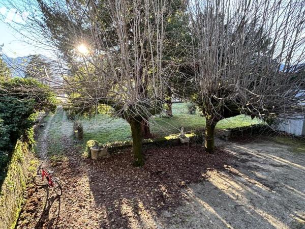 SAINT EGREVE - La Monta - Bâtisse de 1870 à rénover – 273 m² + combles, terrain de 2050 m²