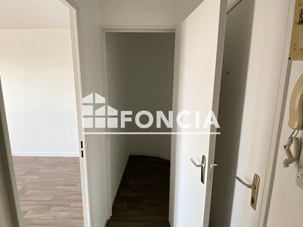 Location Studio 30.63 m² - 93-99 RUE CHARLES LEGENDRE Limoges 87000