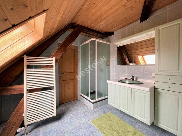 Magnifique propriété au calme avec plus de 45000m2 de terrain!