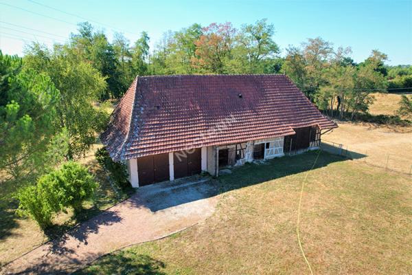 Magnifique propriété au calme avec plus de 45000m2 de terrain!