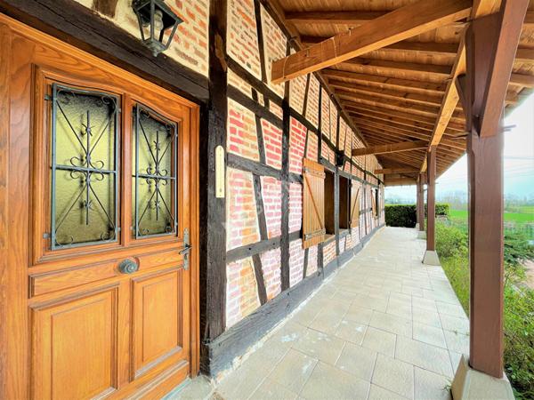 Magnifique propriété au calme avec plus de 45000m2 de terrain!