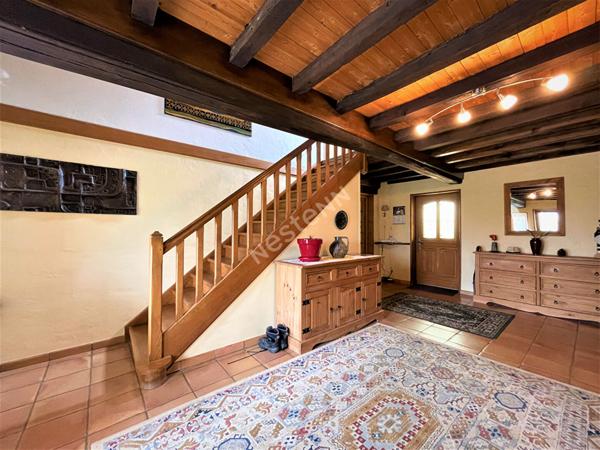 Magnifique propriété au calme avec plus de 45000m2 de terrain!