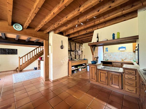 Magnifique propriété au calme avec plus de 45000m2 de terrain!