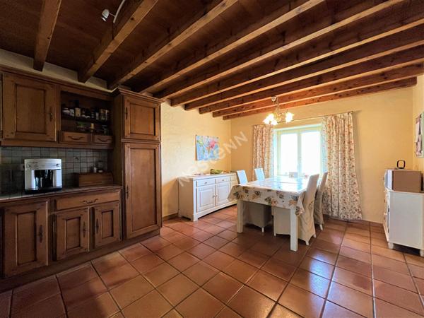 Magnifique propriété au calme avec plus de 45000m2 de terrain!