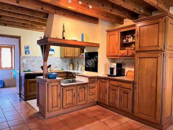 Magnifique propriété au calme avec plus de 45000m2 de terrain!