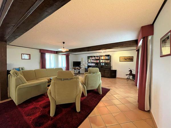 Magnifique propriété au calme avec plus de 45000m2 de terrain!