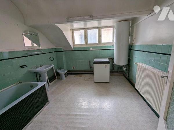 A VENDRE - Pas-de-Calais - ST POL/TERNOISE CENTRE-VILLE - IMMEUBLE A USAGE MIXTE DE COMMERCE ET...