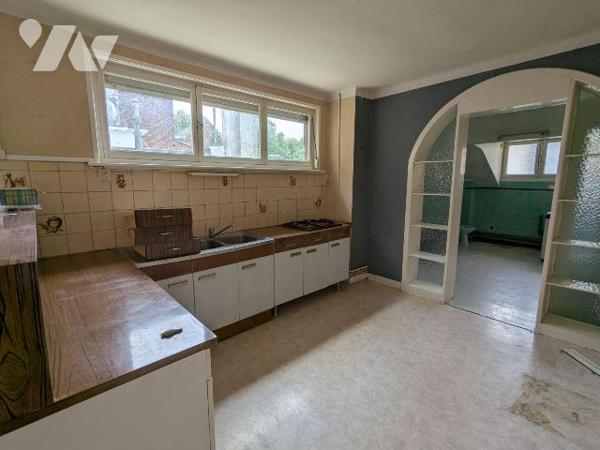 A VENDRE - Pas-de-Calais - ST POL/TERNOISE CENTRE-VILLE - IMMEUBLE A USAGE MIXTE DE COMMERCE ET...