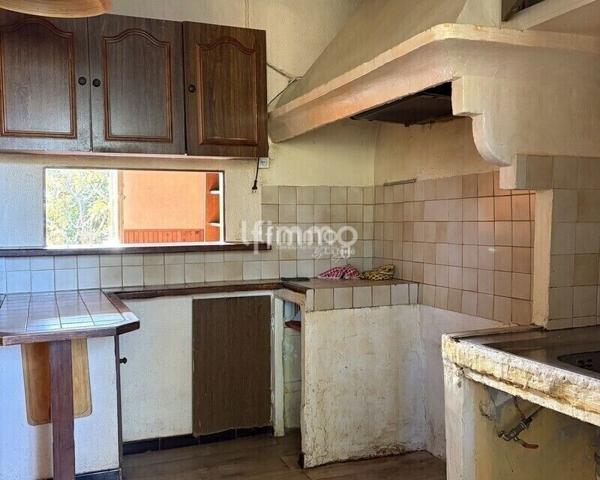 Maison entièrement à rénover + garage et jardin de plus de 200m2