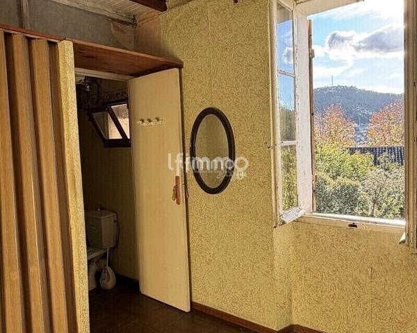 Maison entièrement à rénover + garage et jardin de plus de 200m2