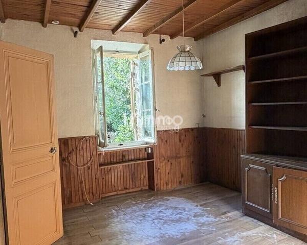 Maison entièrement à rénover + garage et jardin de plus de 200m2