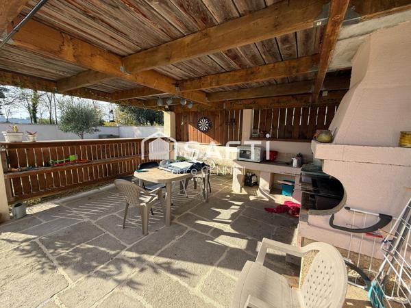 BOLLENE , VILLA TRADITIONNELLE parfaitement entretenue.