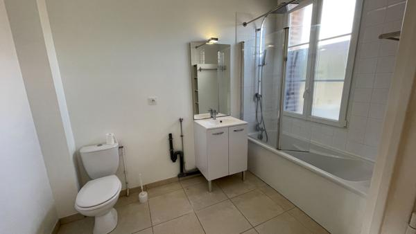 Appartement meublé séjour trois chambres