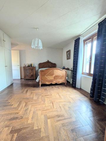 TRES JOLIE MAISON DE VILLE