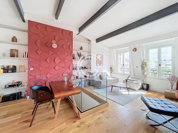 Paris (75004) VUE MONUMENTS POUR CE DERNIER ETAGE RENOVÉ