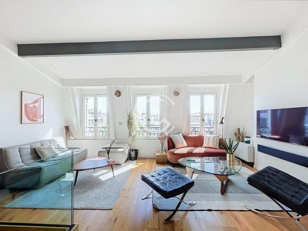 Paris (75004) VUE MONUMENTS POUR CE DERNIER ETAGE RENOVÉ