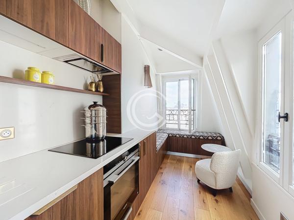 Paris (75004) VUE MONUMENTS POUR CE DERNIER ETAGE RENOVÉ