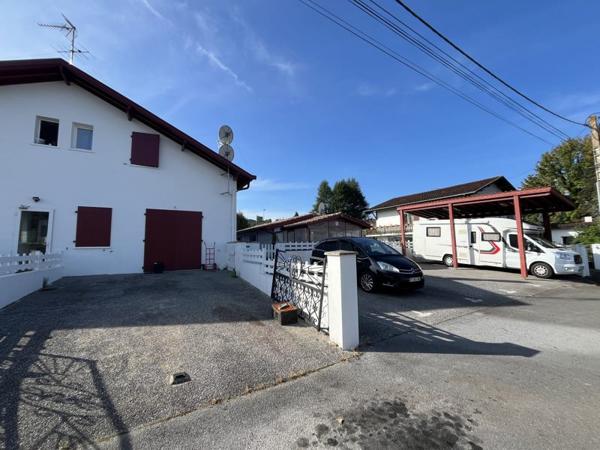 Immeuble à vendre |  Saint-Palais |  320 m²