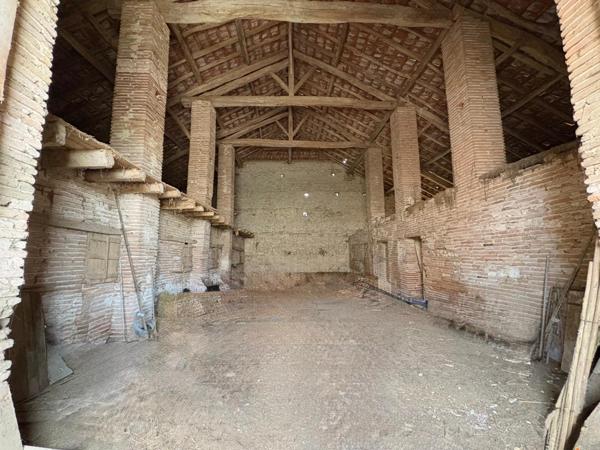 Grange à rénover d'environ 320m2Grange à rénover dans un quartier recherché de Valence-d'Agen