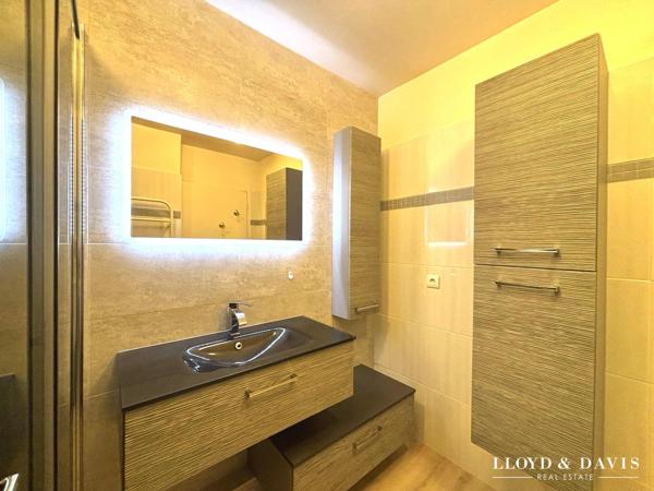 Appartement T3/4 avec balcon, ascenceur, cave et parking