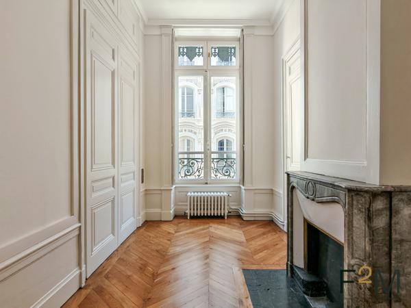 AINAY APPARTEMENT D’EXCEPTION 185 M2 ENTIÈREMENT RÉNOVÉ A LOUER