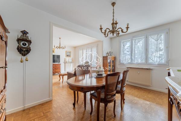 Appartement avec balcon et place de parking