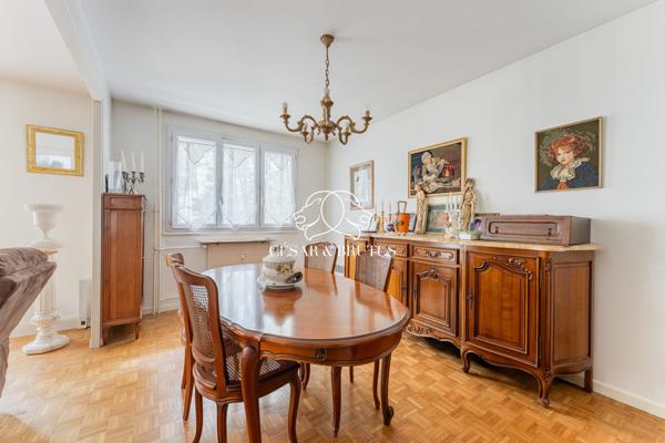 Appartement avec balcon et place de parking
