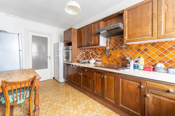 Appartement avec balcon et place de parking