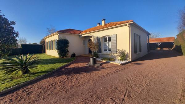 Maison de plain-pied à vendre à Saint Julien de Concelles - 4 chambres avec piscine !