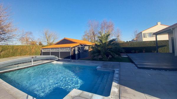 Maison de plain-pied à vendre à Saint Julien de Concelles - 4 chambres avec piscine !