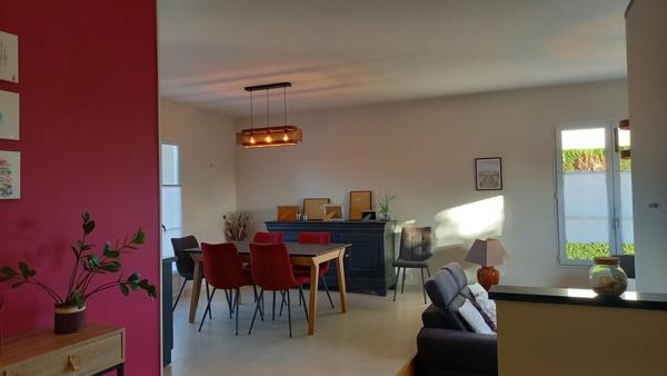 Maison de plain-pied à vendre à Saint Julien de Concelles - 4 chambres avec piscine !