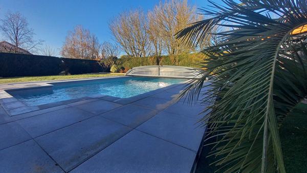 Maison de plain-pied à vendre à Saint Julien de Concelles - 4 chambres avec piscine !