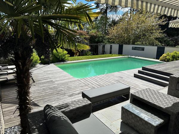 Couëron (44220) A COUERON GRANDE MAISON A VENDRE AVEC GRAND STOCKAGE (idéal artisans, familles, professions libérales) CENTRE