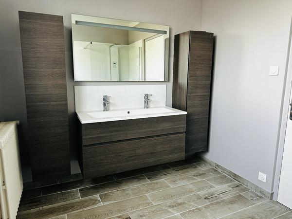 Couëron (44220) A COUERON GRANDE MAISON A VENDRE AVEC GRAND STOCKAGE (idéal artisans, familles, professions libérales) CENTRE