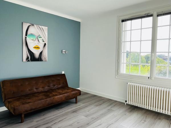 Couëron (44220) A COUERON GRANDE MAISON A VENDRE AVEC GRAND STOCKAGE (idéal artisans, familles, professions libérales) CENTRE