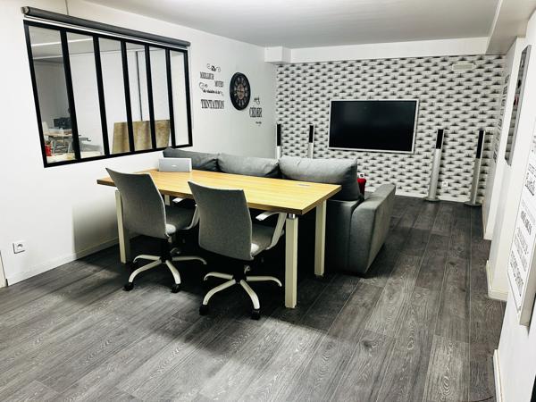 Couëron (44220) A COUERON GRANDE MAISON A VENDRE AVEC GRAND STOCKAGE (idéal artisans, familles, professions libérales) CENTRE