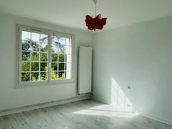 Couëron (44220) A COUERON GRANDE MAISON A VENDRE AVEC GRAND STOCKAGE (idéal artisans, familles, professions libérales) CENTRE