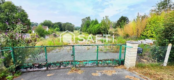 Terrain constructible viabilisé de 1 868 m²
