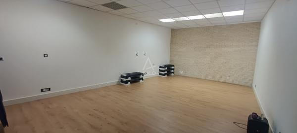 Immeuble loué – Local professionnel + 2 studios