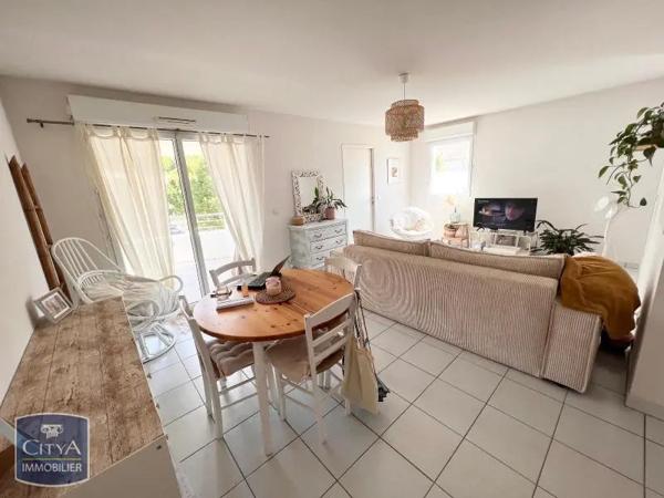 Appartement à louer 2 pièces 54.7m² Niort (79000)