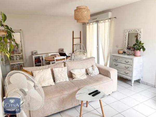 Appartement à louer 2 pièces 54.7m² Niort (79000)