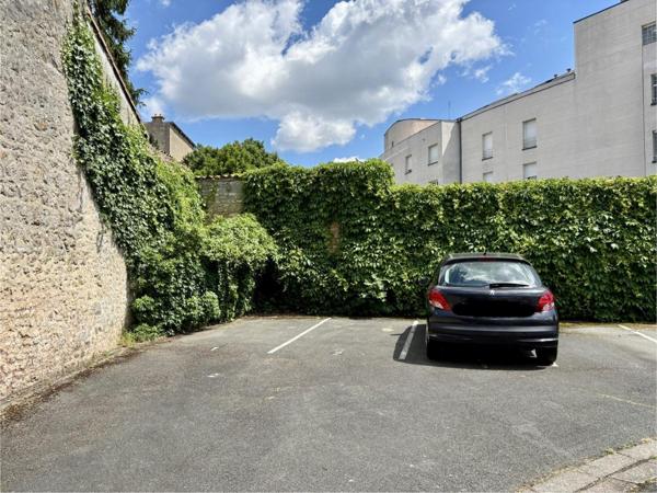 Local Professionnel et commercial à vendre à Poitiers dans la Vienne (86000), ref : VP074-86001