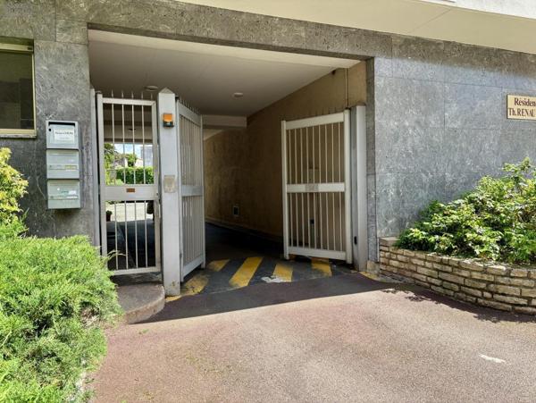 Local Professionnel et commercial à vendre à Poitiers dans la Vienne (86000), ref : VP074-86001