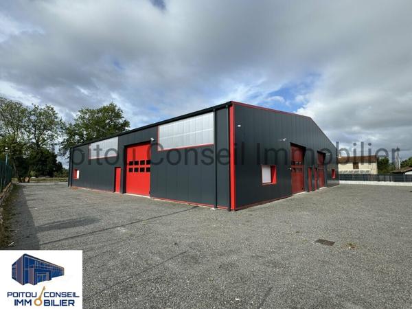 LOCAL D’ACTIVITE AVEC PARKINGS DE 702m2 sur 2000m2 DE TERRAIN AVEC POSSIBILITE DE FONCIER COMPLEMENTAIRE