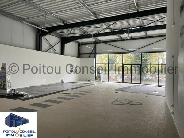 CELLULE DE 350M2 AVEC VISIBILITE SUR AXE PASSANT MAJEUR