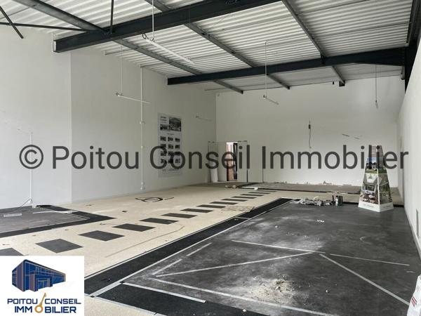 CELLULE DE 350M2 AVEC VISIBILITE SUR AXE PASSANT MAJEUR