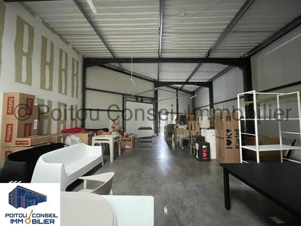 CELLULE DE 350M2 AVEC VISIBILITE SUR AXE PASSANT MAJEUR