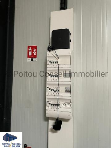 CELLULE DE 350M2 AVEC VISIBILITE SUR AXE PASSANT MAJEUR