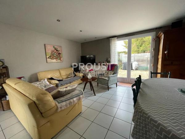 En exclusivité quartier ste pezenne pavillon de plain-pied de 120 m² environ avec jardin et garage.